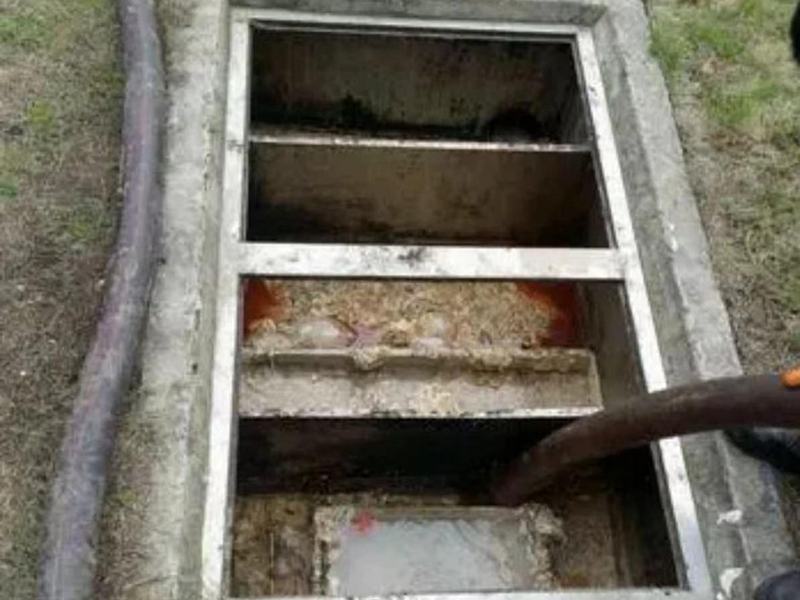 丹巴隔油池清理