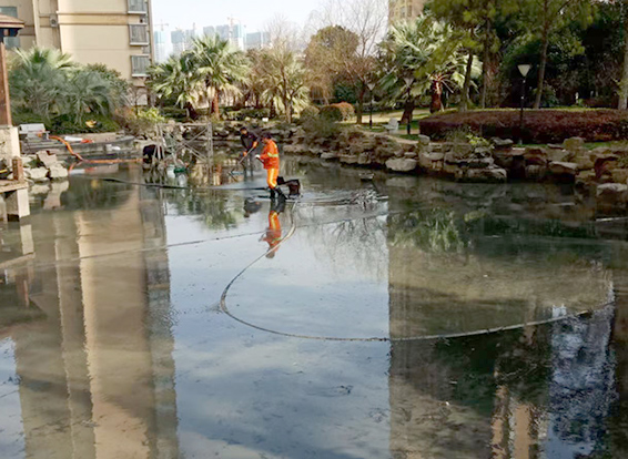 丹巴景观池淤泥清理