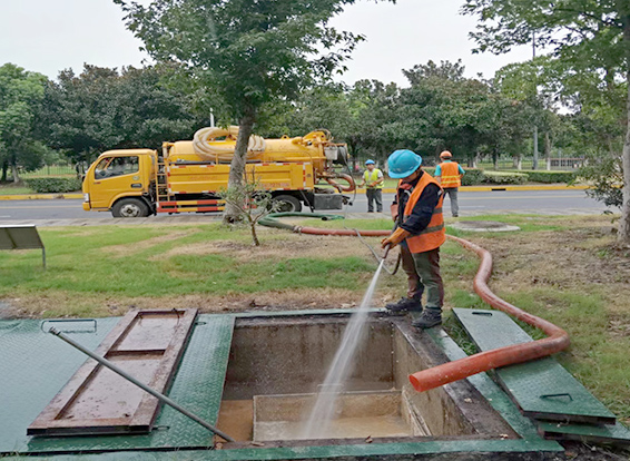丹巴化油池清理